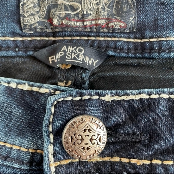 Silver jeans, Lightly distressed, dark wash Bluejeans - Picture 11 of 14